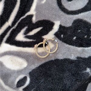 Women’s brand new cute stylish fashionable hoop earrings mini hoops jewelry